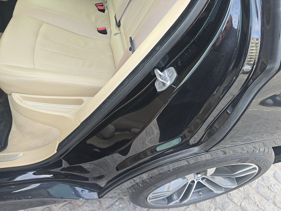 Zdjęcie słupka C lewego