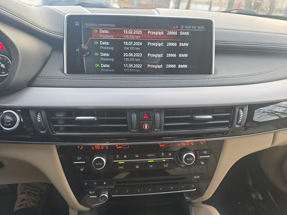 Zdjęcie jednostki multimedialnej