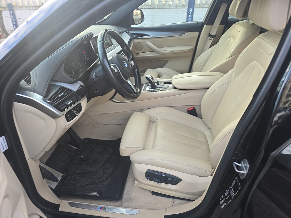 Zdjęcie wnętrza od kierowcy, przód