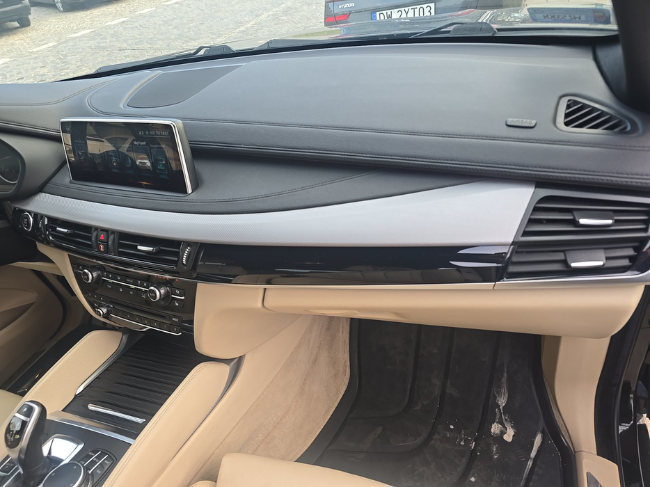 Zdjęcie kokpitu części prawej