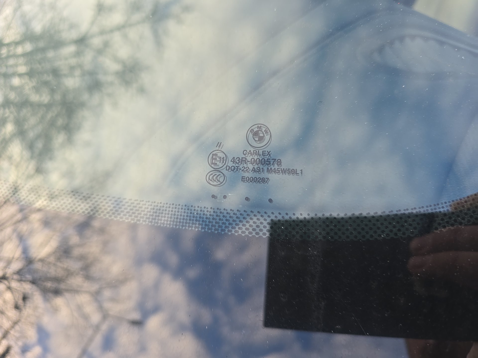 Zdjęcie szyby czołowej - zdjęcie uszkodzeń