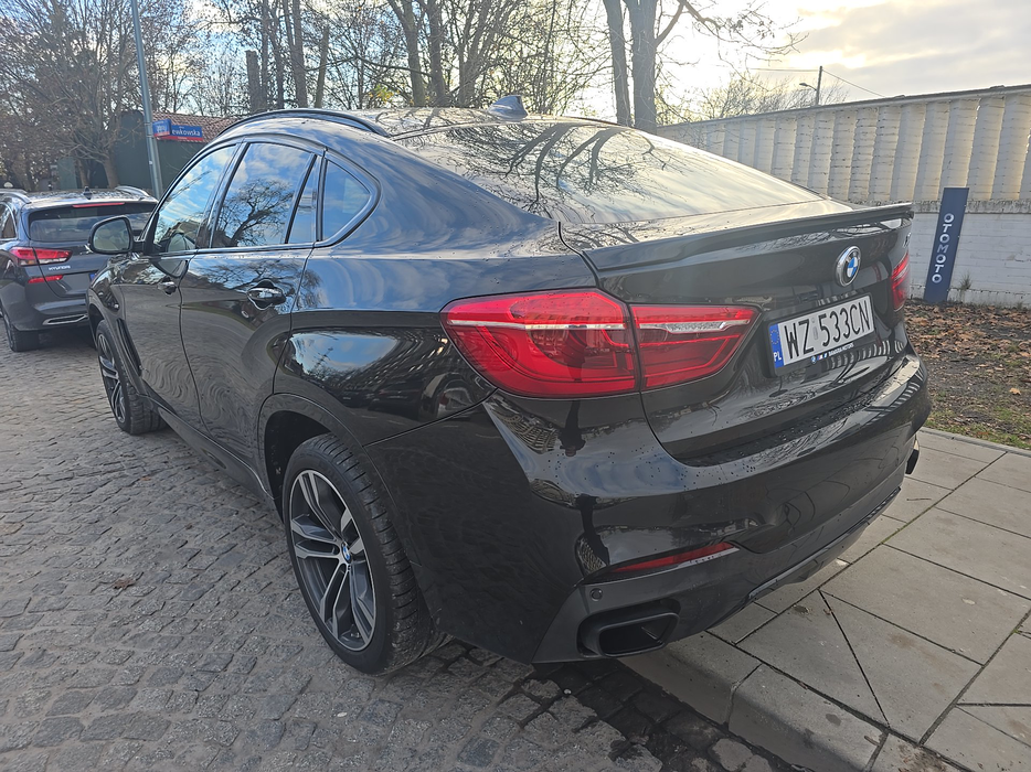 Zdjęcie po ukosie, lewy tył