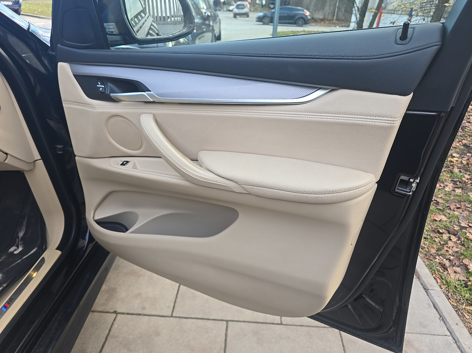 Zdjęcie tapicerki drzwi przednich prawych