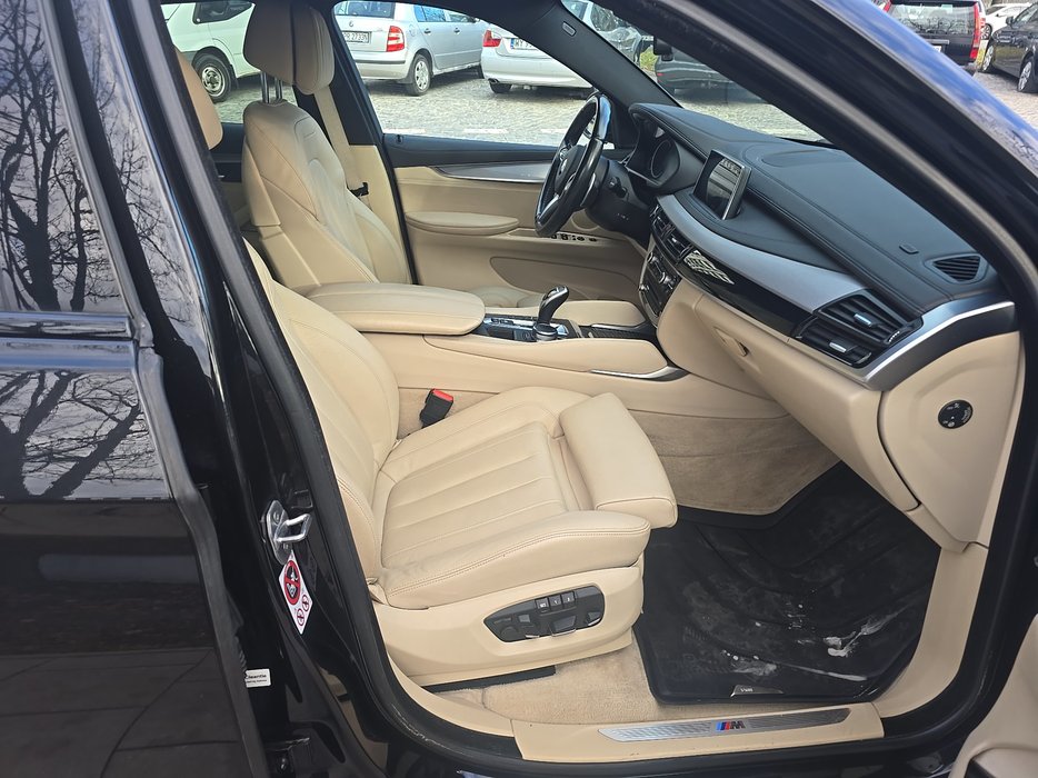 Zdjęcie wnętrza od pasażera, przód