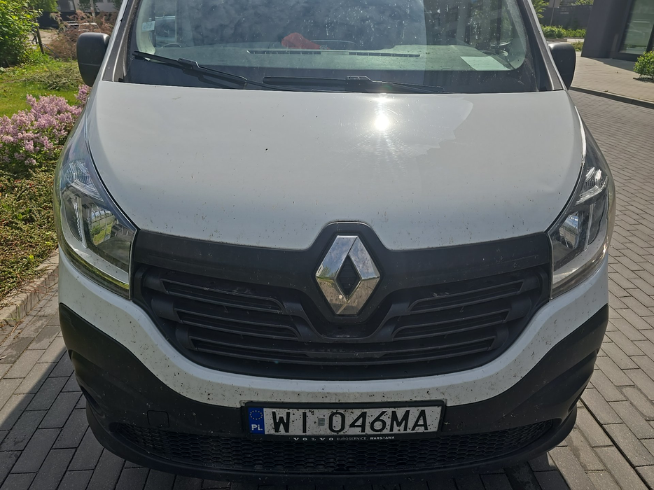 Zdjęcie pokrywy komory silnika