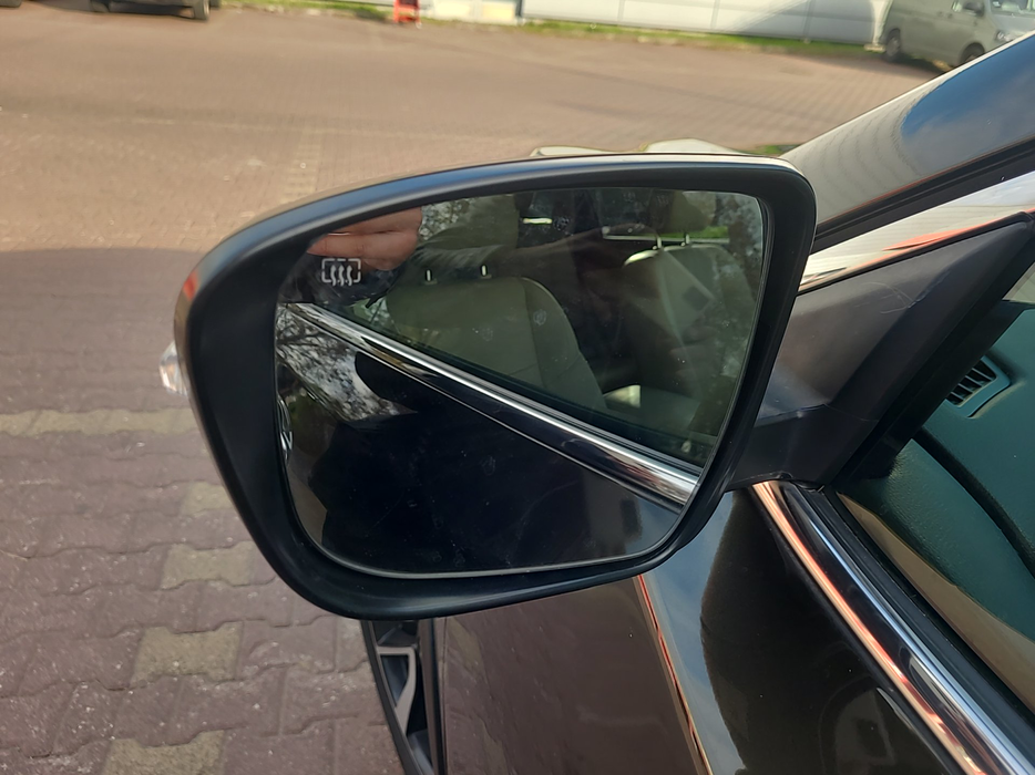 Zdjęcie zwierciadła lusterka lewego