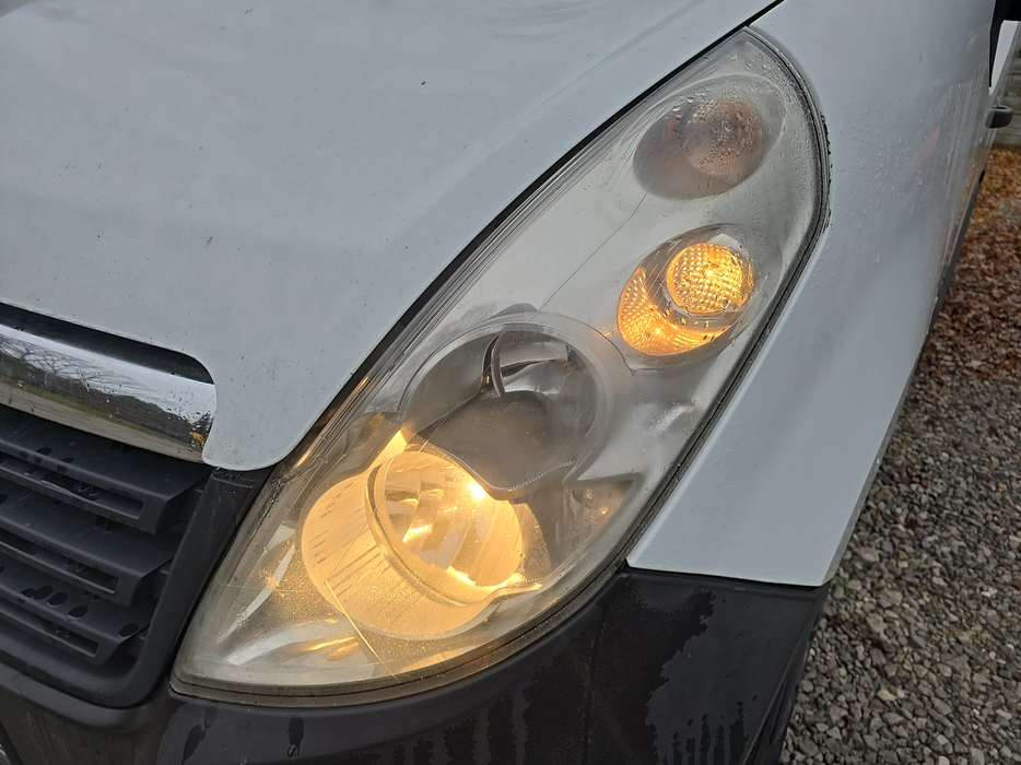 Zdjęcie oświetlenia przedniego górnego i dolnego lewego