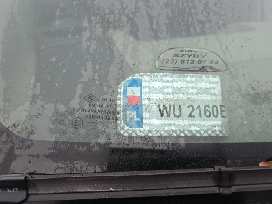 Zdjęcie szyby czołowej - zdjęcie uszkodzeń