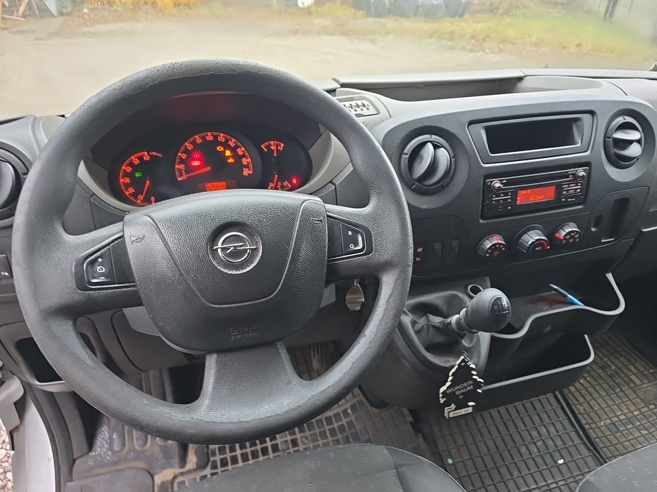 Zdjęcie kokpitu i kierownicy