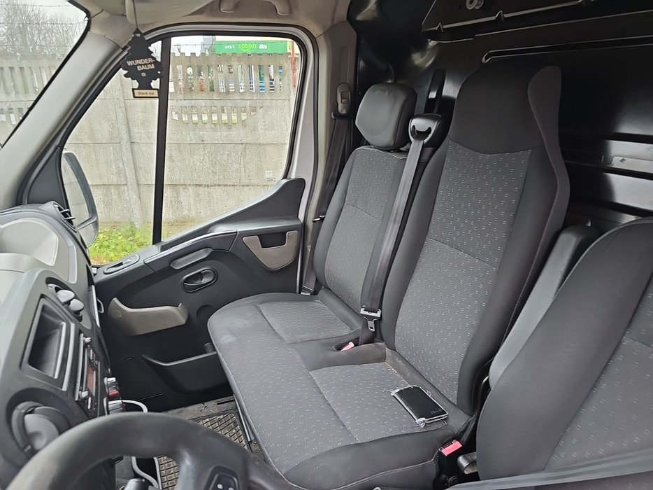 Zdjęcie wnętrza od pasażera, przód