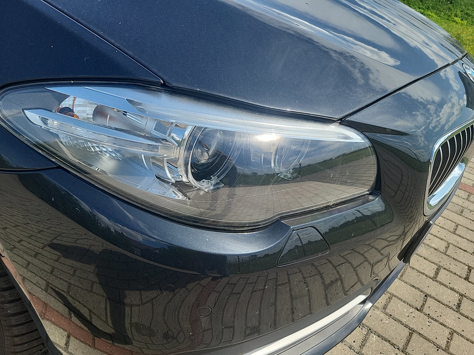 Zdjęcie oświetlenia przedniego i dolnego prawego