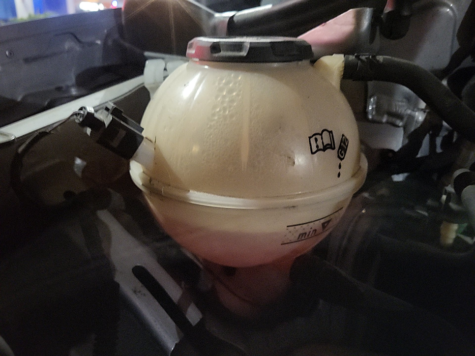 Zdjęcie zbiorniczka płynu chłodzącego