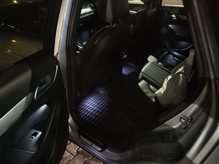 Zdjęcie wnętrza od kierowcy, tył