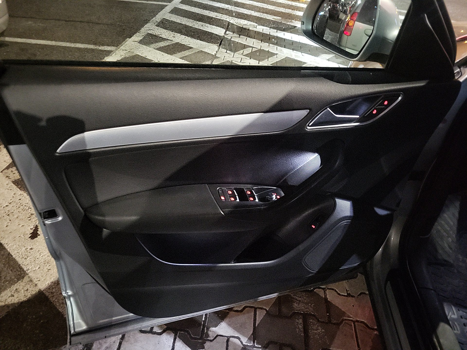 Zdjęcie tapicerki drzwi przednich lewych