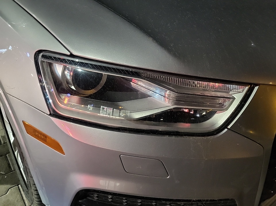 Zdjęcie oświetlenia przedniego i dolnego prawego