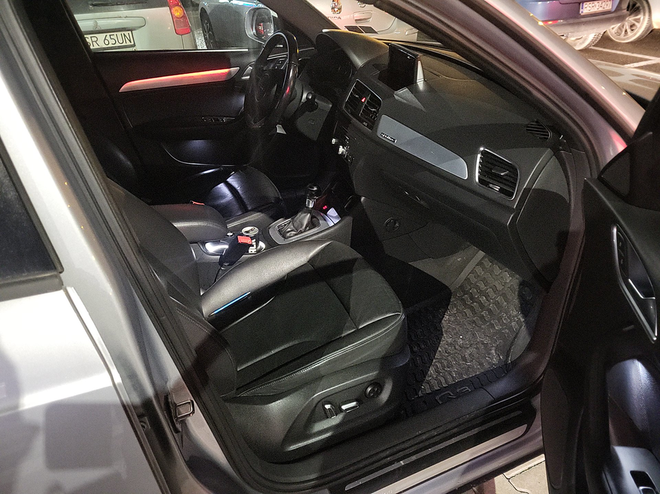 Zdjęcie wnętrza od pasażera, przód