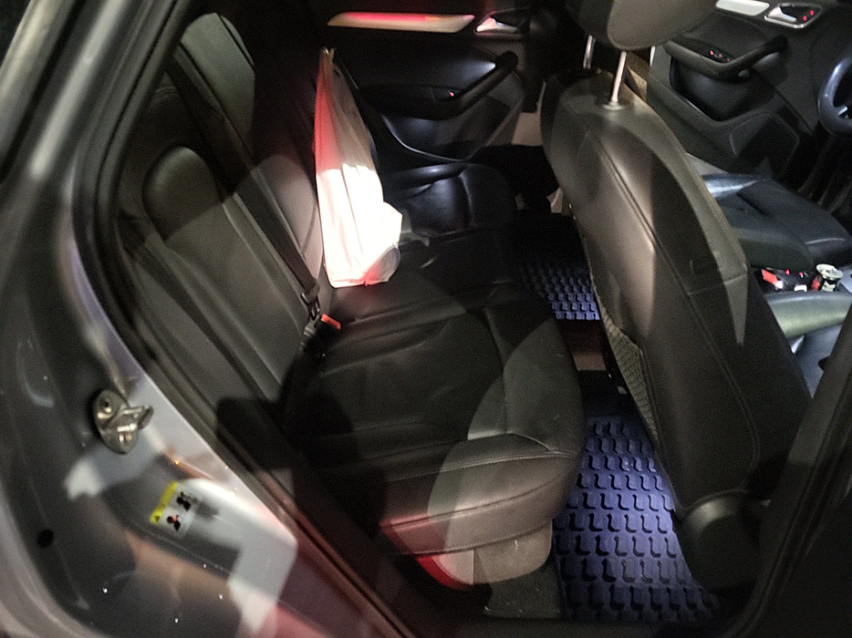 Zdjęcie kanapy tylnej z prawej strony