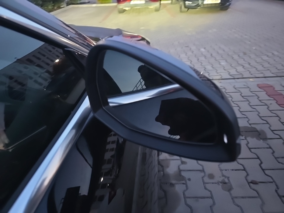 Zdjęcie zwierciadła lusterka prawego