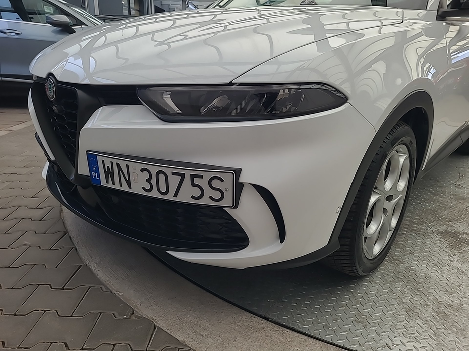 Zdjęcie oświetlenia przedniego i dolnego lewego