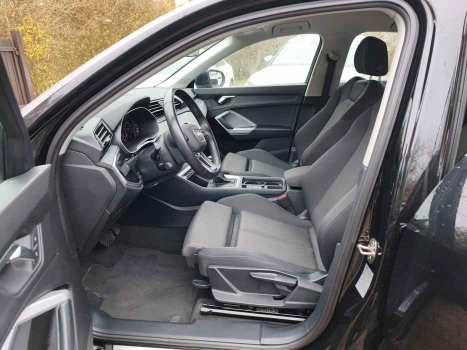 Zdjęcie wnętrza od kierowcy, przód