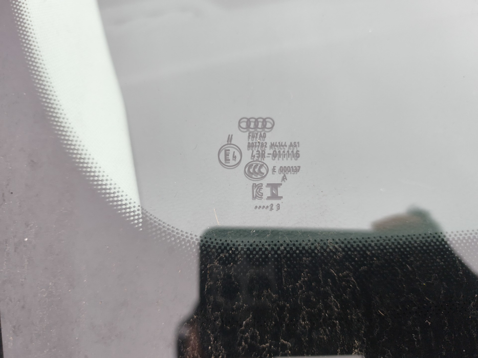 Zdjęcie szyby czołowej - zdjęcie uszkodzeń