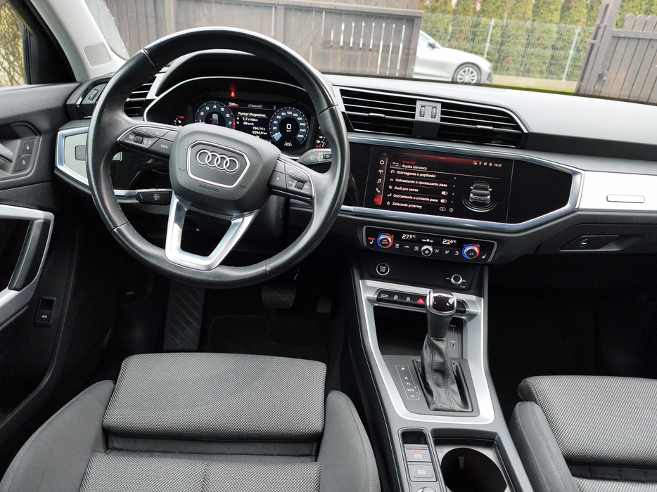 Zdjęcie kokpitu i kierownicy