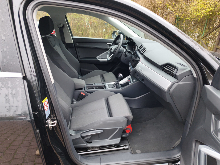 Zdjęcie wnętrza od pasażera, przód