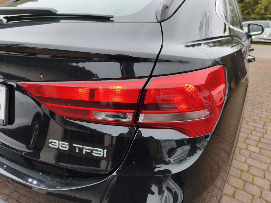 Zdjęcie oświetlenia tylnego prawego