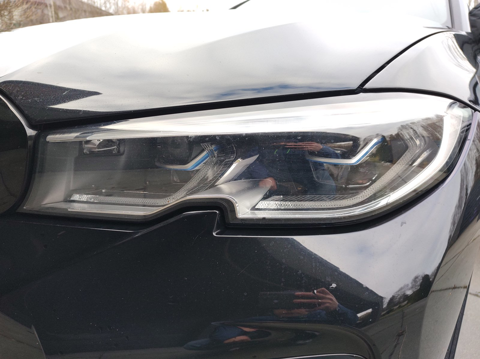 Zdjęcie oświetlenia przedniego i dolnego lewego