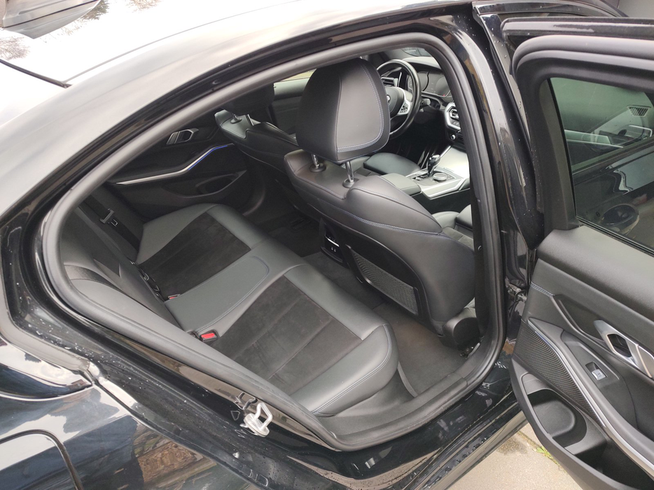 Zdjęcie wnętrza od pasażera, tył