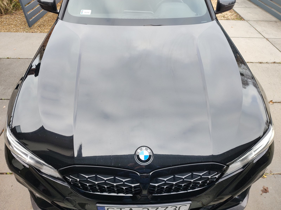 Zdjęcie pokrywy komory silnika