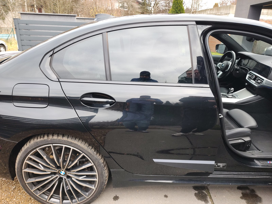 Zdjęcie drzwi tylnych prawych wraz z szybą