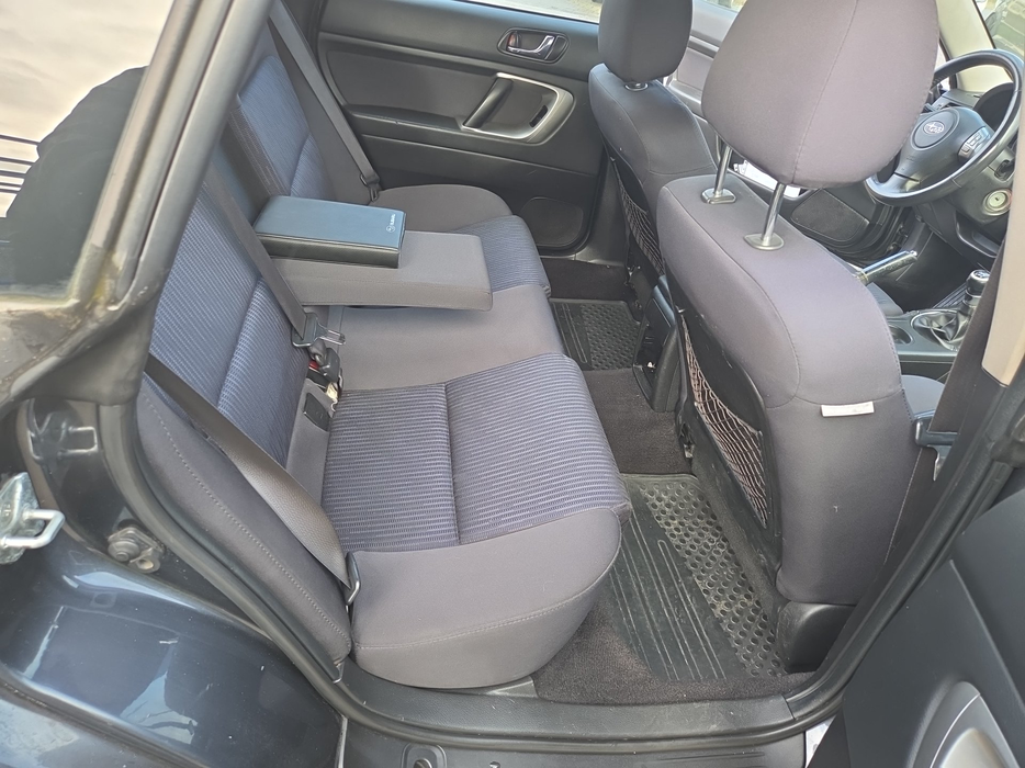 Zdjęcie kanapy tylnej z prawej strony