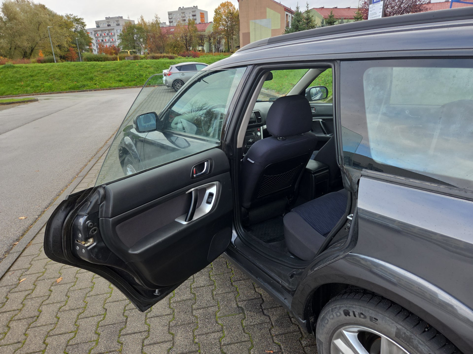 Zdjęcie wnętrza od kierowcy, tył