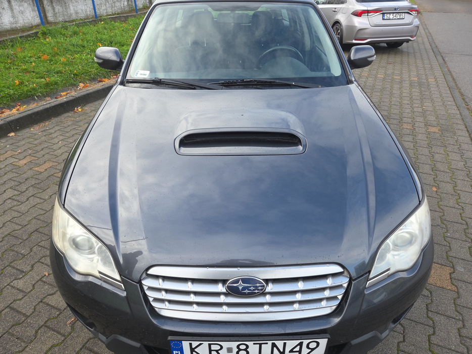 Zdjęcie pokrywy komory silnika