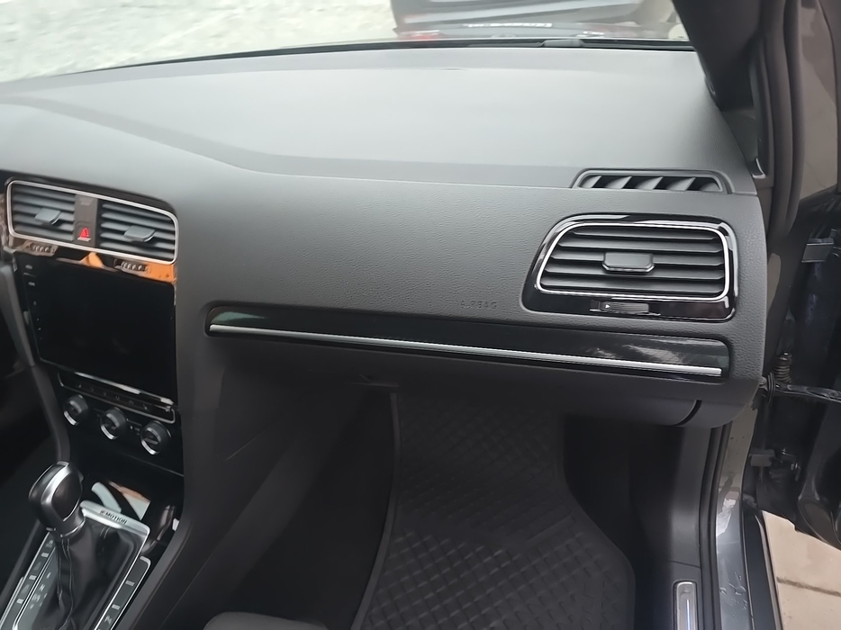 Zdjęcie kokpitu części prawej