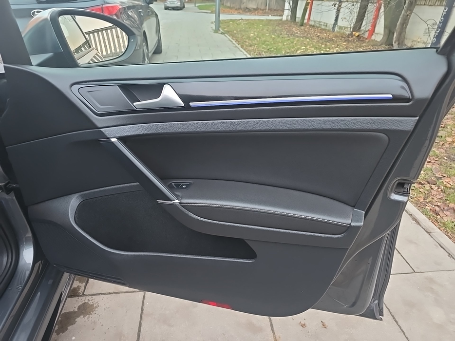 Zdjęcie tapicerki drzwi przednich prawych