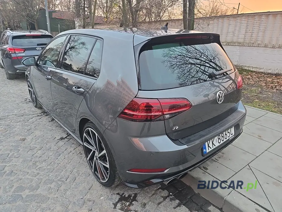 Zdjęcie po ukosie, lewy tył