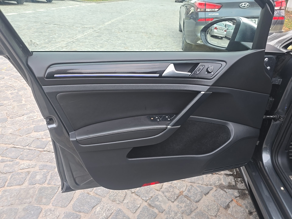 Zdjęcie tapicerki drzwi przednich lewych