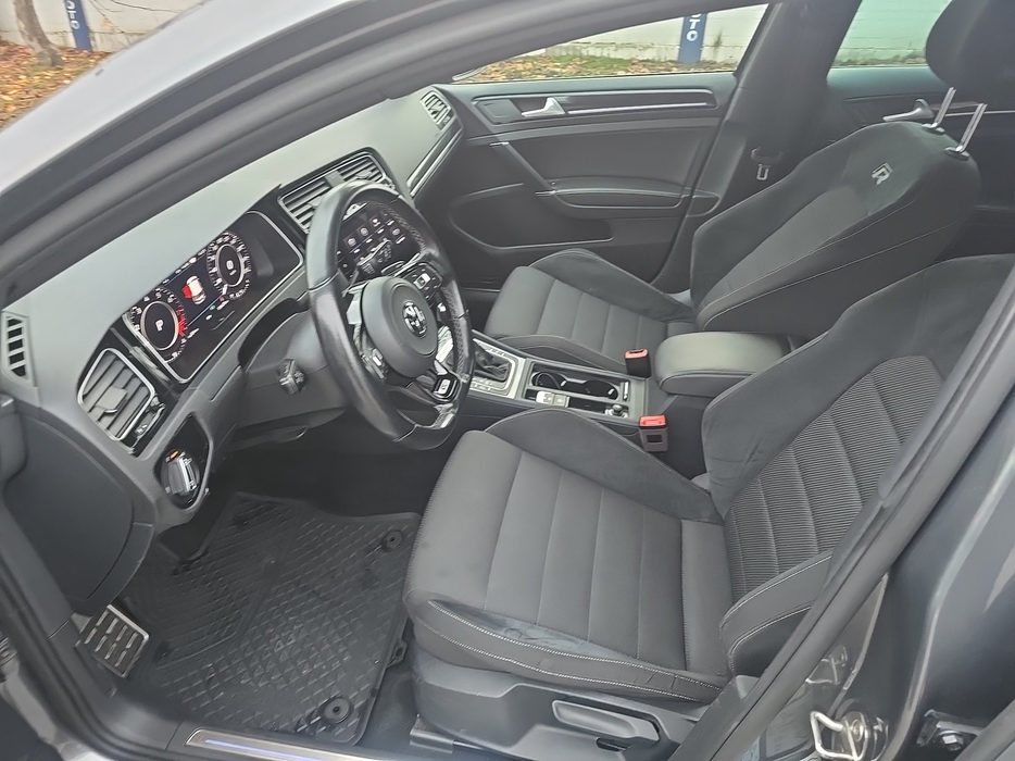 Zdjęcie wnętrza od kierowcy, przód