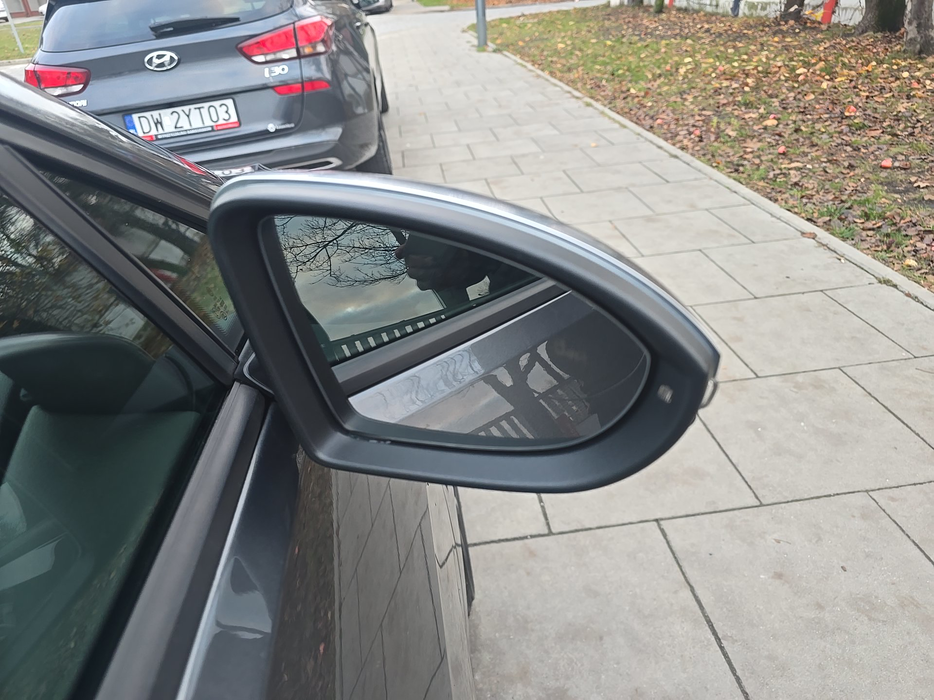 Zdjęcie zwierciadła lusterka prawego