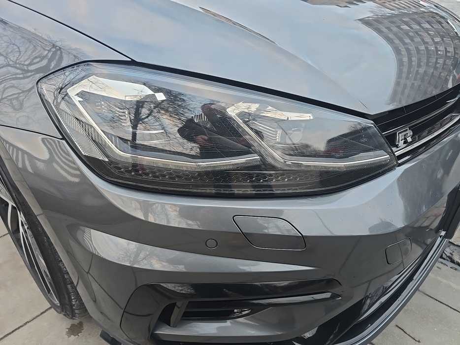 Zdjęcie oświetlenia przedniego i dolnego prawego