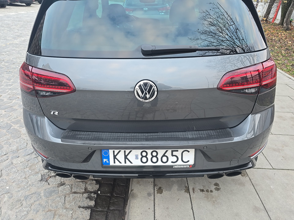 Zdjęcie pokrywy bagażnika