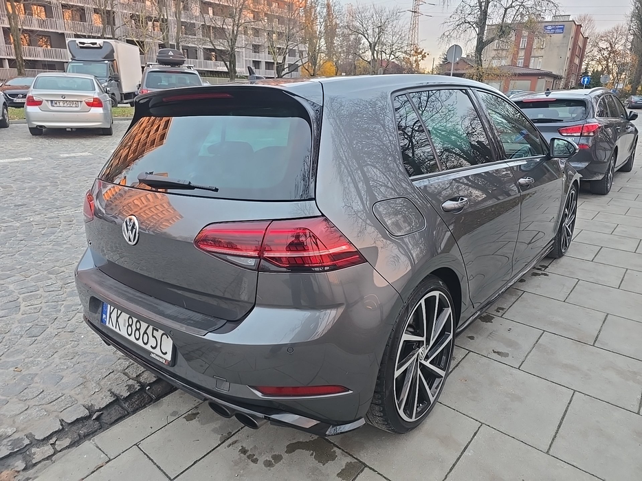 Zdjęcie po ukosie, prawy tył