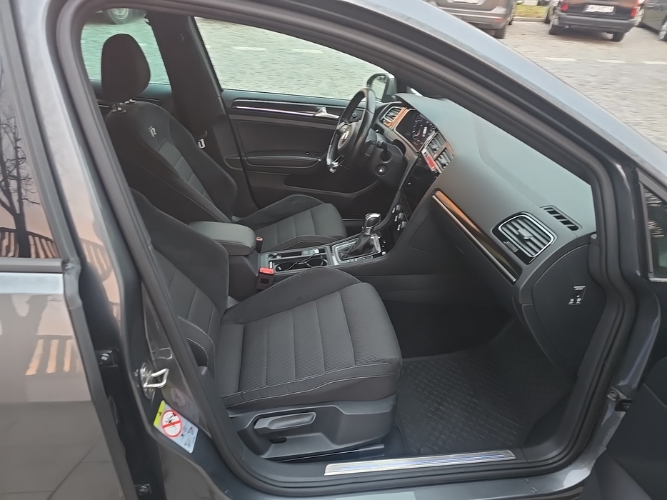 Zdjęcie wnętrza od pasażera, przód