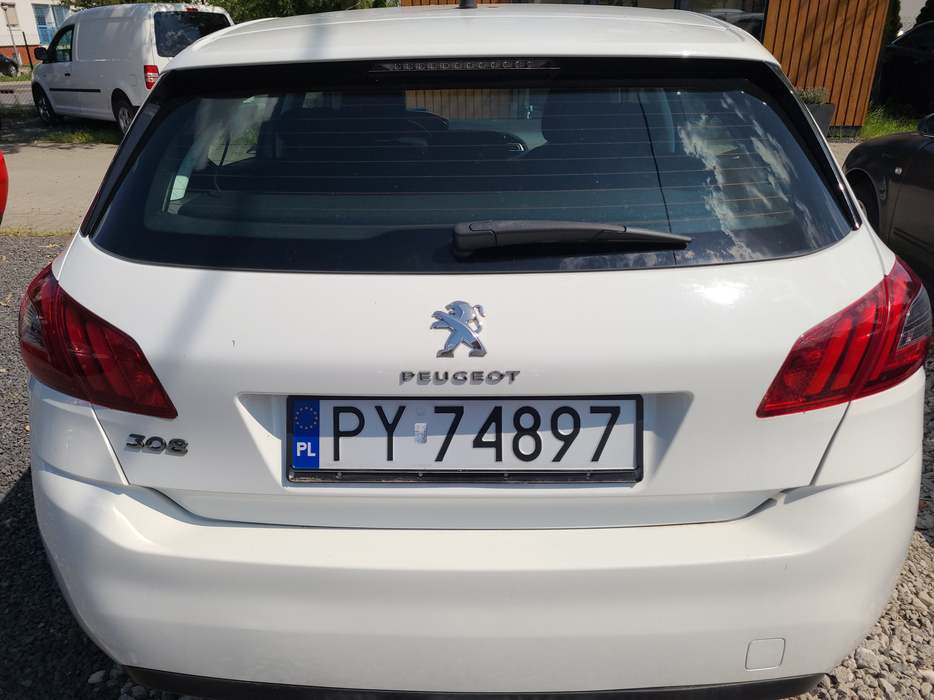 Zdjęcie pokrywy bagażnika