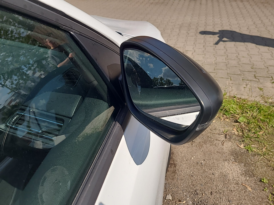 Zdjęcie zwierciadła lusterka prawego