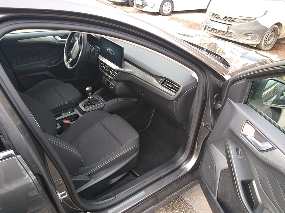 Zdjęcie wnętrza od pasażera, przód