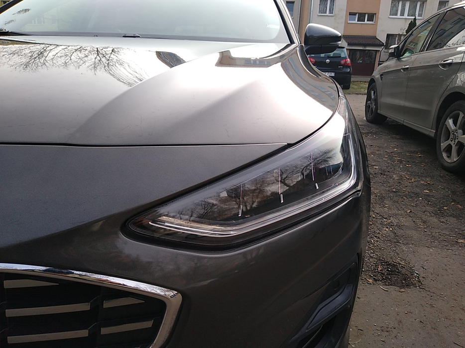 Zdjęcie oświetlenia przedniego i dolnego lewego