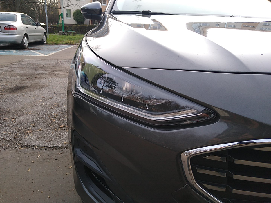 Zdjęcie oświetlenia przedniego i dolnego prawego